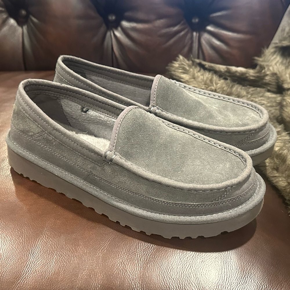 Worn once Men’s UGG Dex Slip-on Suede Loafers size:8